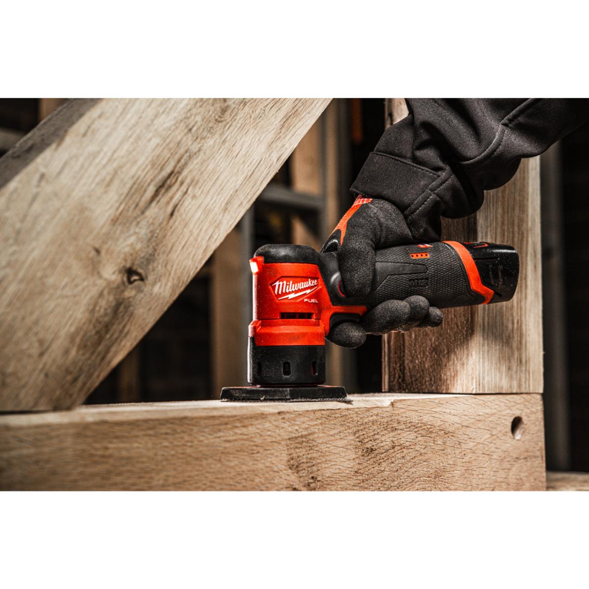 Milwaukee FUEL Akku-Exzenterschleifer M12 FDSS-422X