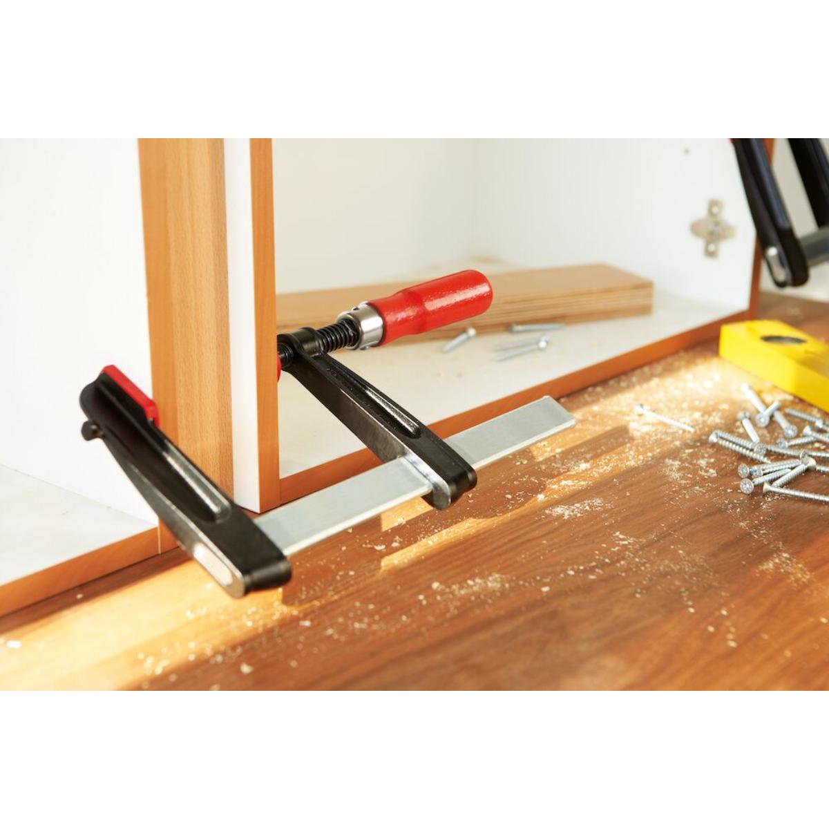 BESSEY Temperguss-Schraubzwinge TGRC mit bewährtem Holzgriff