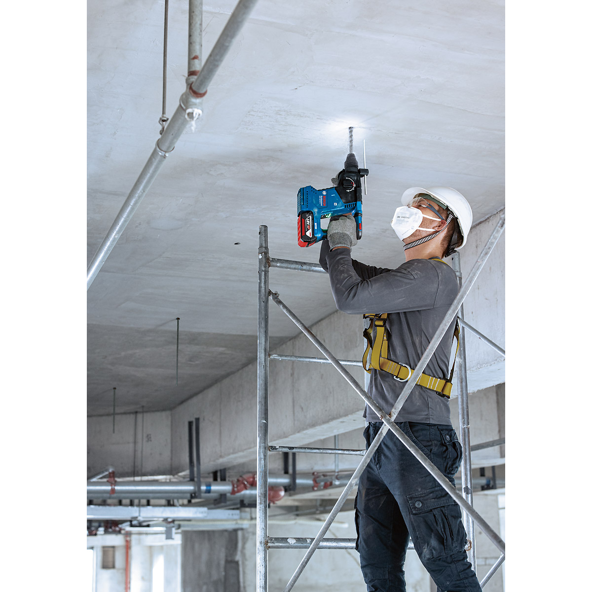 Bosch Akku-Bohrhammer mit SDS plus GBH 18V-24 C mit L-BOXX