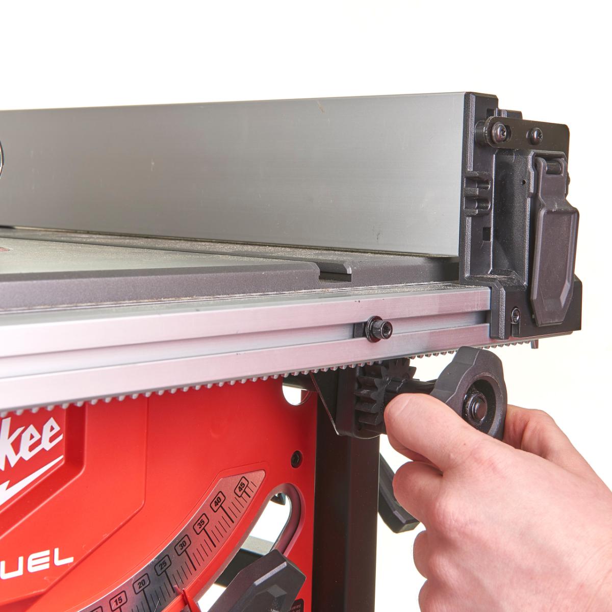 Milwaukee FUEL Akku-Tischkreissäge M18 FTS210-121B