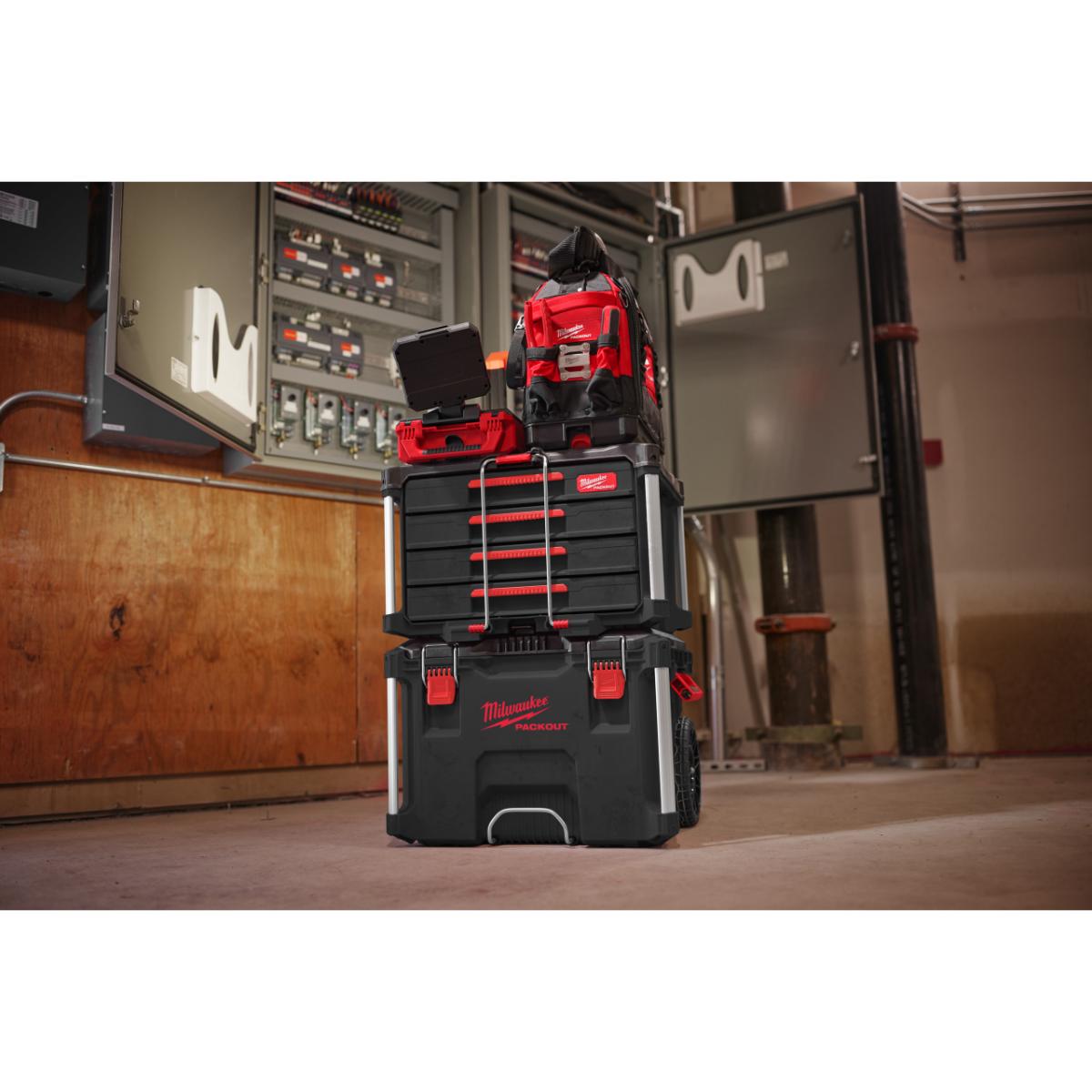 Milwaukee PACKOUT Koffer mit 4 Schubladen 560 x 410 x 360 mm