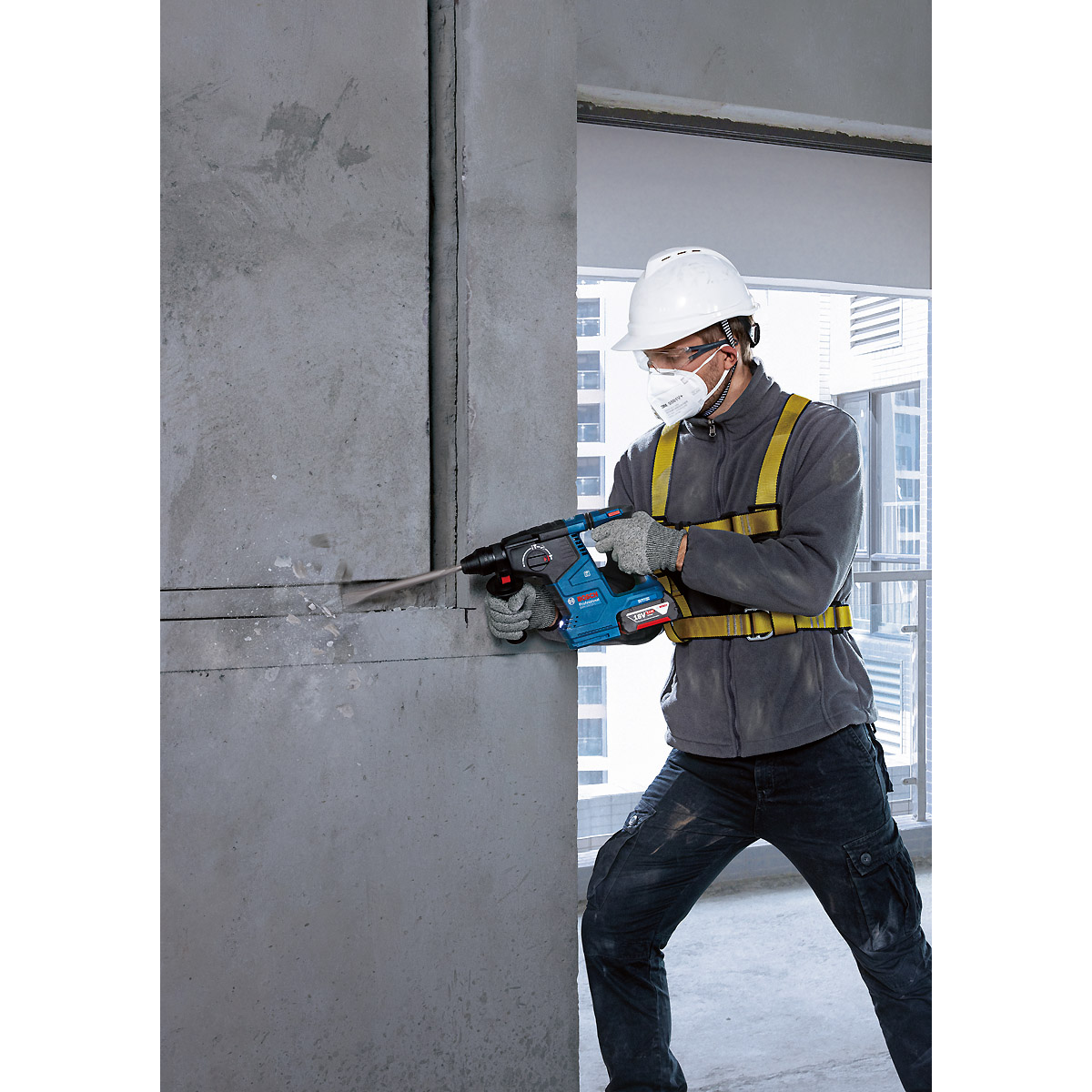Bosch Akku-Bohrhammer mit SDS plus GBH 18V-24 C mit L-BOXX