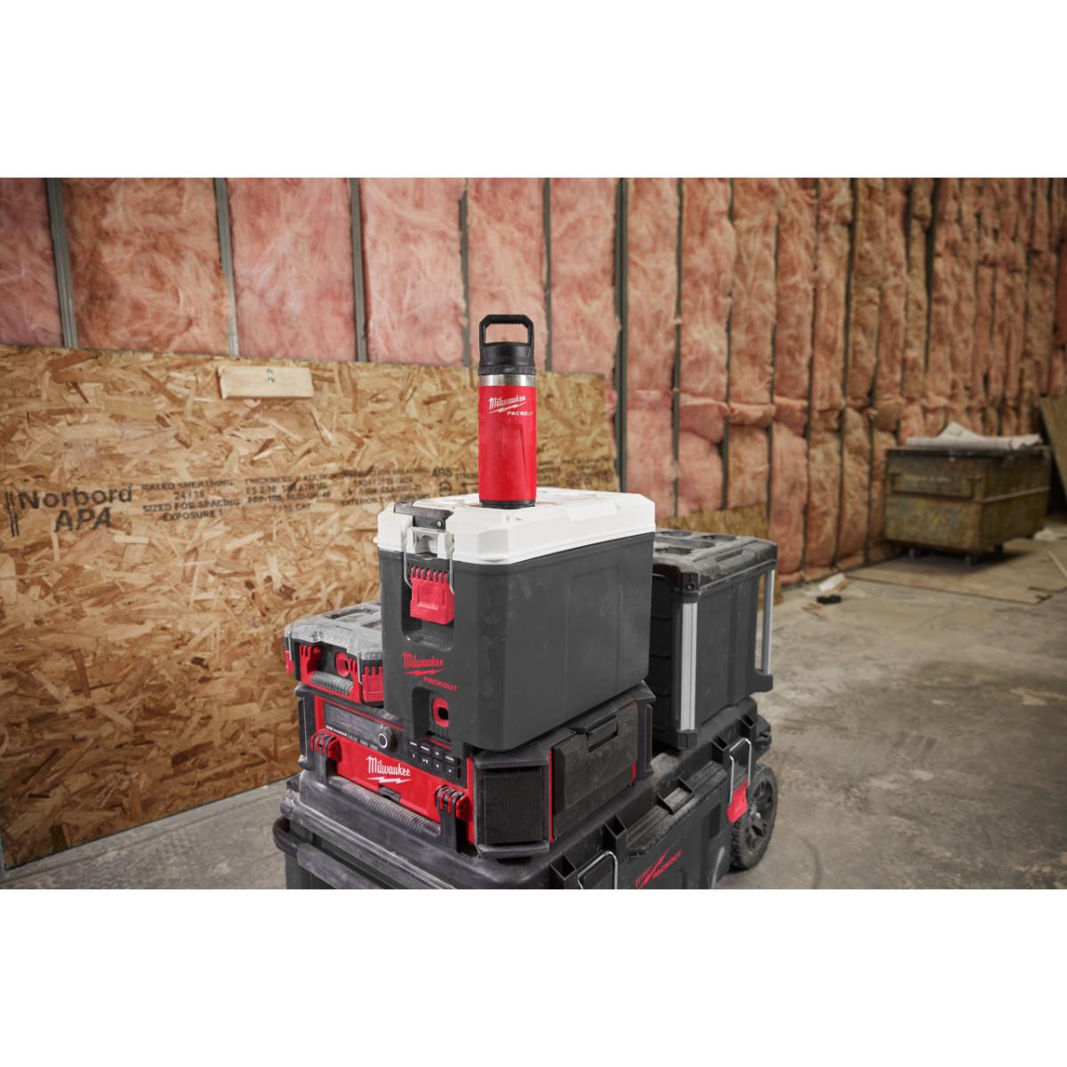Milwaukee ﻿PACKOUT Thermoflasche mit Schraubdeckel 700 ml