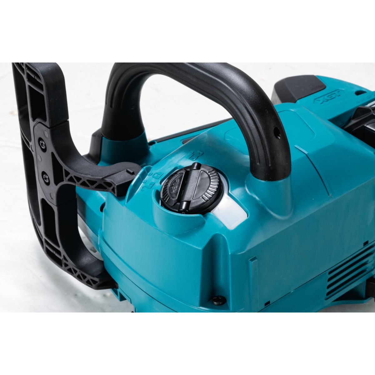 Makita Akku-Top-Handle-Kettensäge 40V max. / 4,0 Ah, 1 Akku + Ladegerät UC002GM101