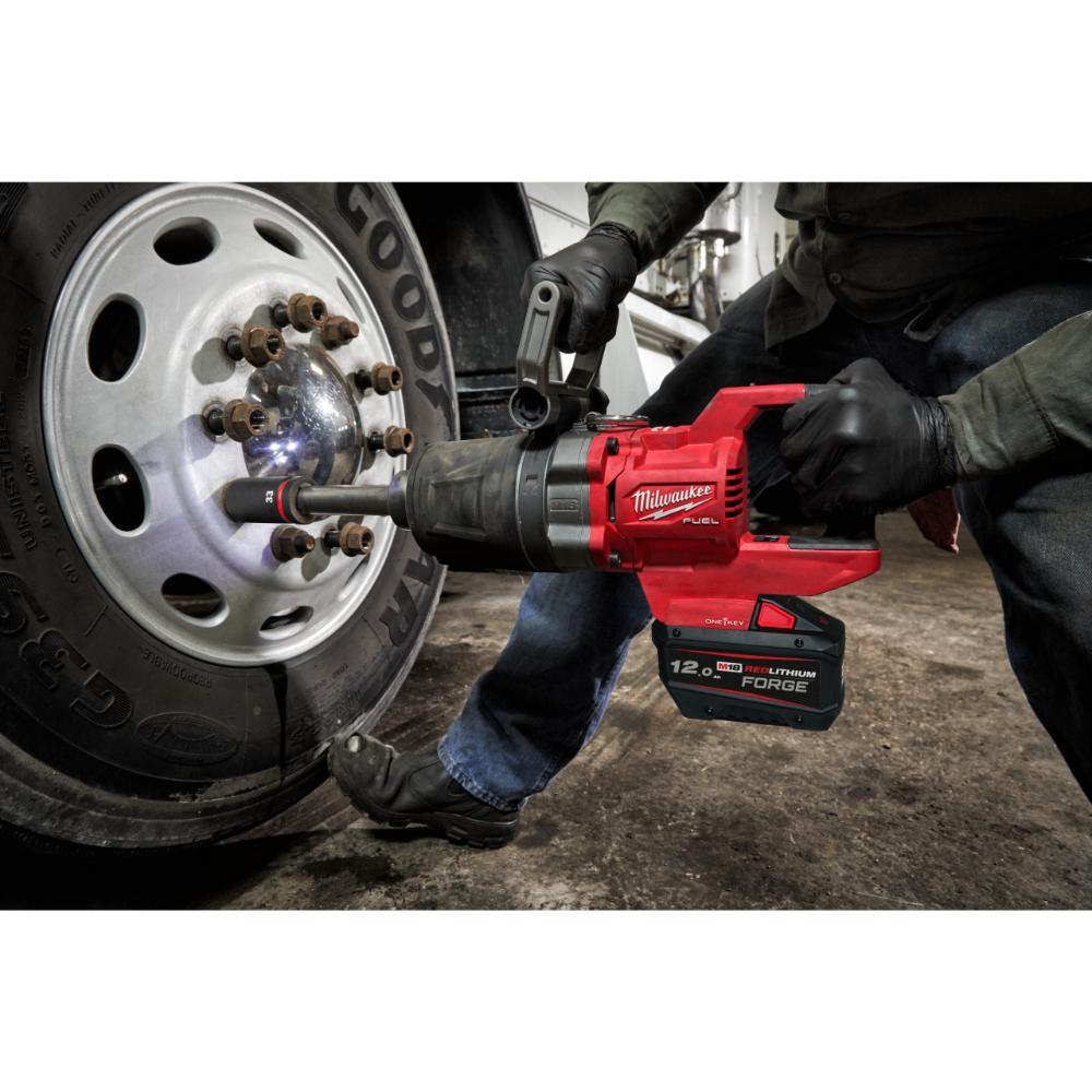 Milwaukee M18 FUEL ONE-KEY 1 Zoll-Akku-Schlagschrauber mit Sprengring und langem Schaft