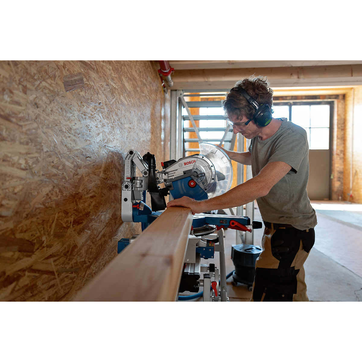 Bosch Akku-Kapp- und Gehrungssäge BITURBO GCM18V-305 GDC