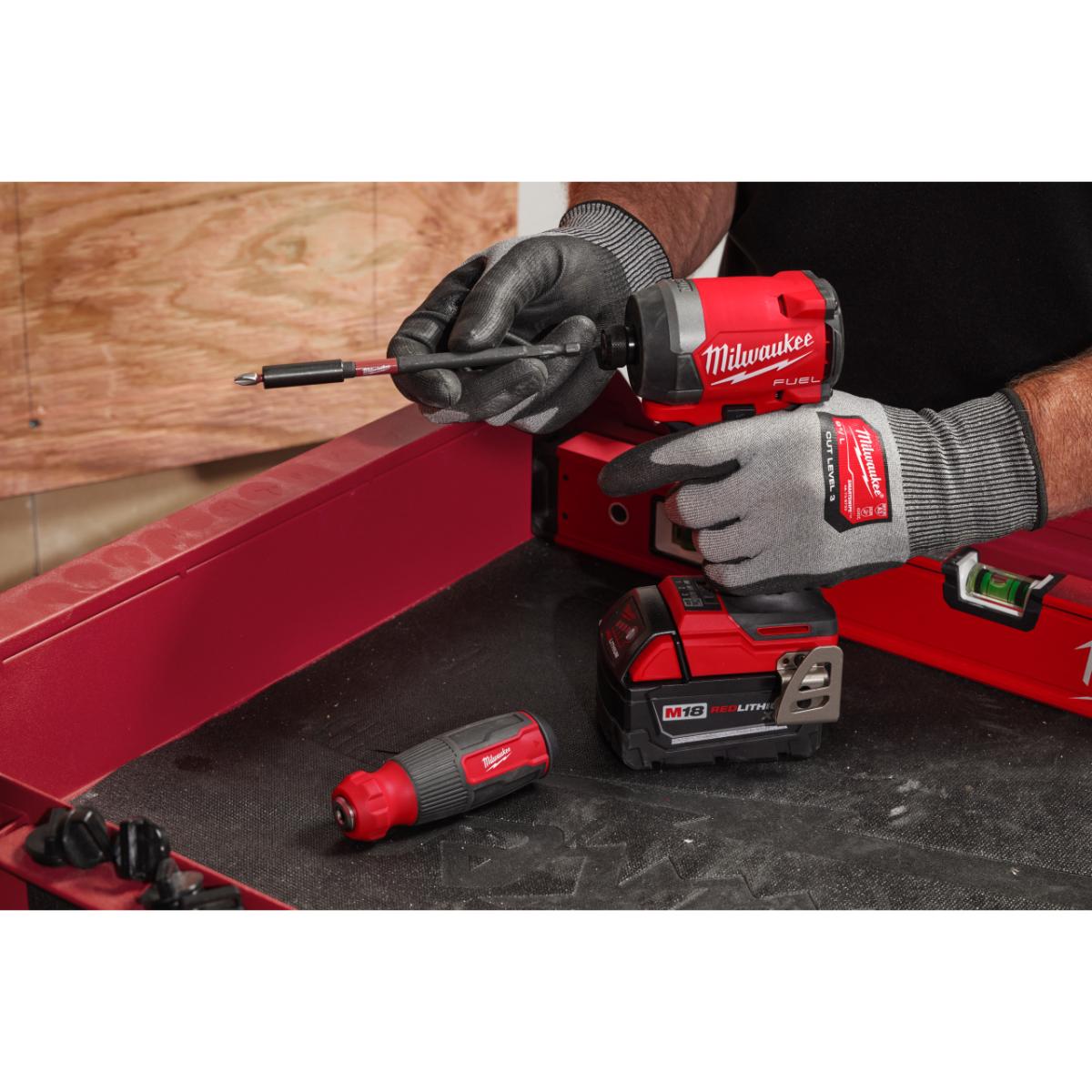 Milwaukee Shockwave Multi-Bit Schraubendreher 14 in 1 inklusiv 13 Bits PH/PZ/TX/SL/HEX