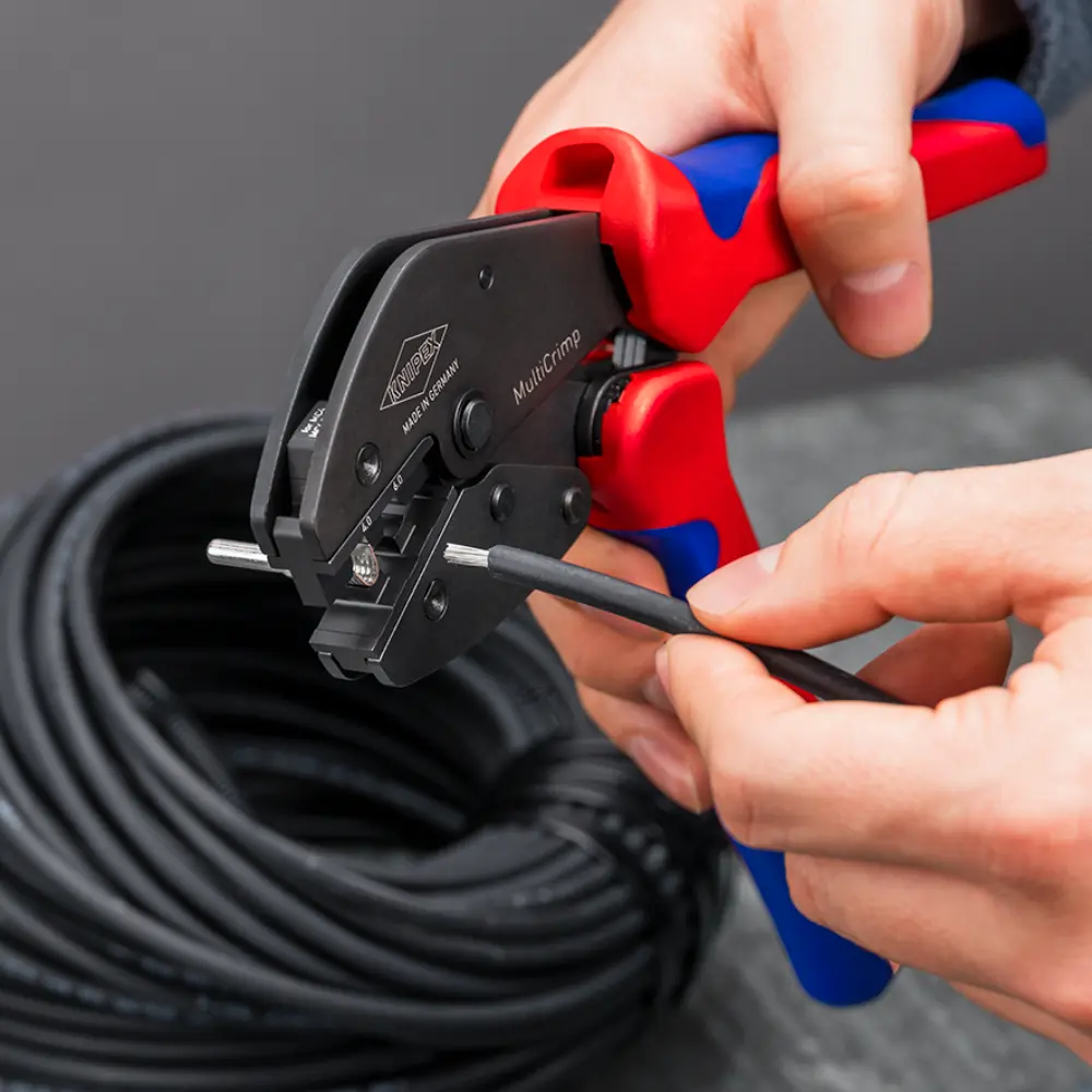 KNIPEX MultiCrimp Crimpzange mit Wechselmagazin mit Mehrkomponenten-Hüllen brüniert 250 mm