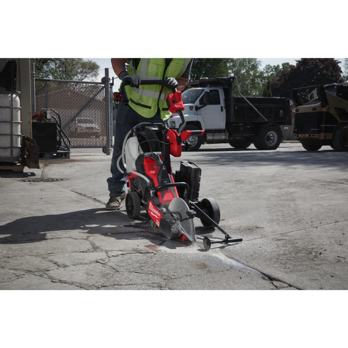 Milwaukee Führungswagen & Wassertanksystem für MXF Trennschleifer MXFCOSCG2