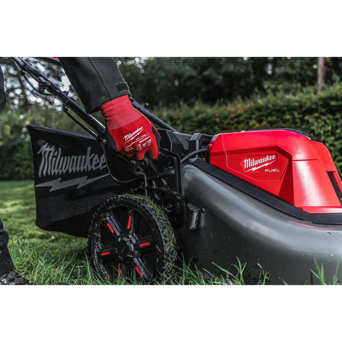 Milwaukee FUEL Akku-Rasenmäher M18 F2LM53-0