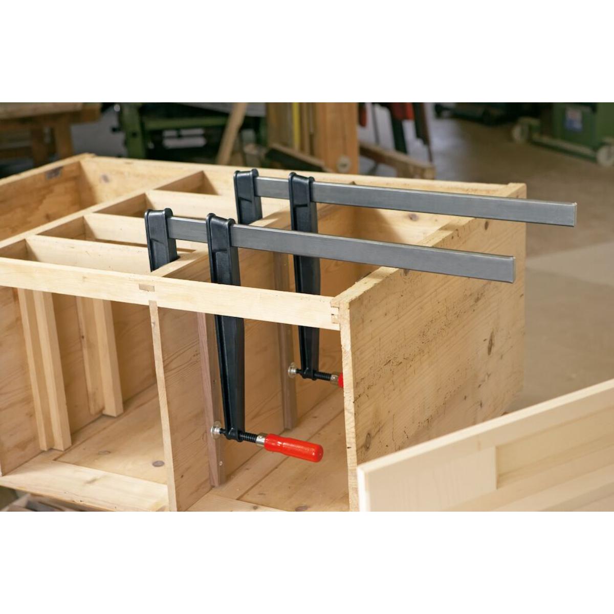 BESSEY Tiefspann-Schraubzwinge TGNT mit bewährtem Holzgriff