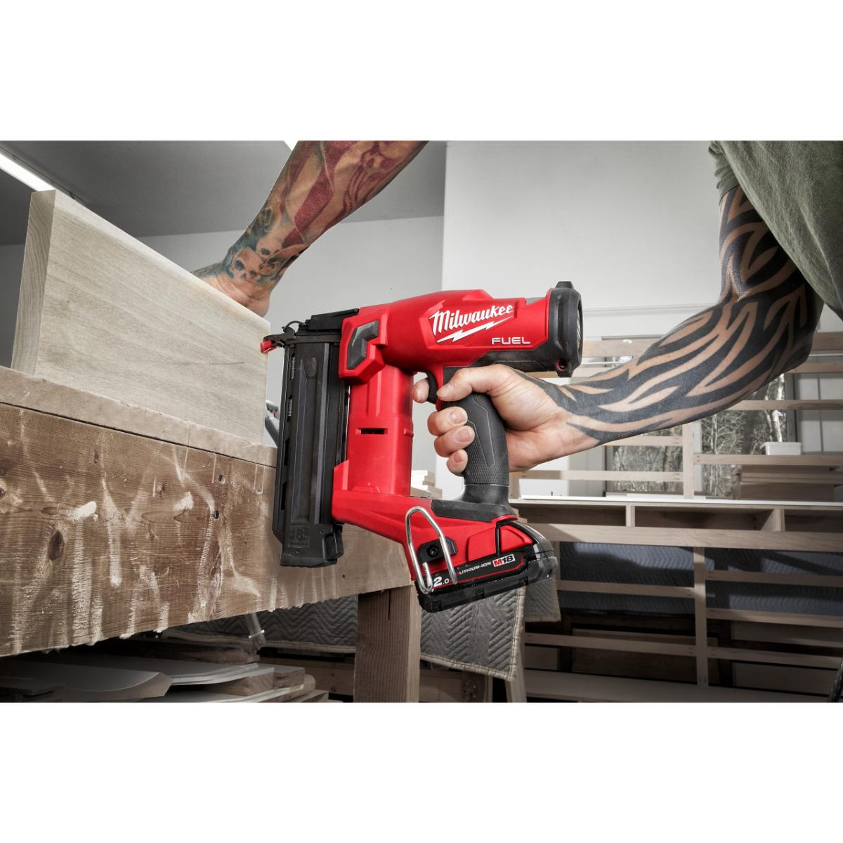 Milwaukee FUEL Akku-Nagler M18 FN18GS-202X