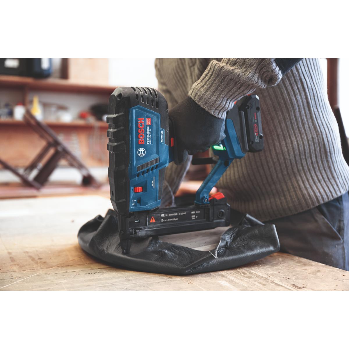 Bosch Akku-Holzklammerer GTH 18V-38 M solo