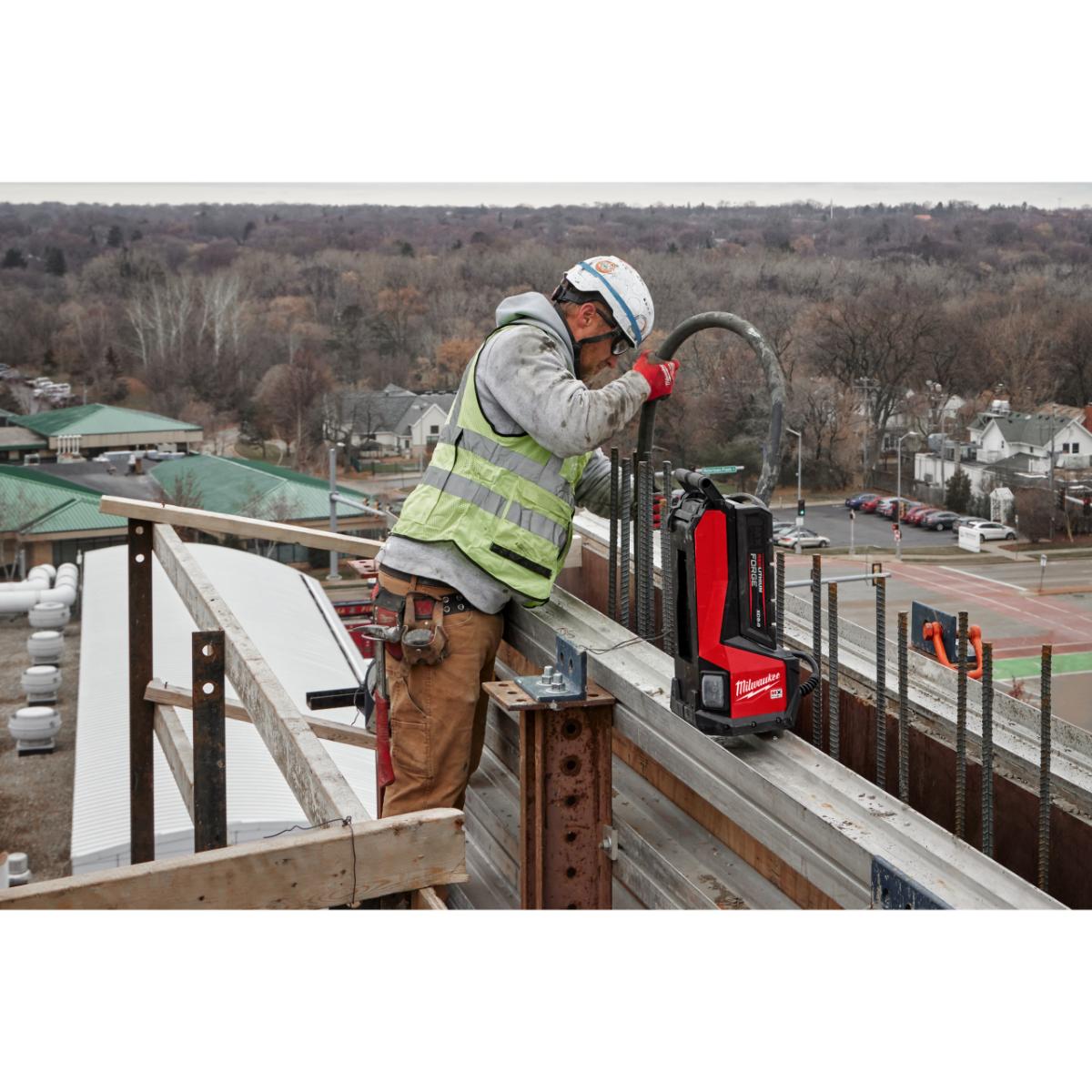 Milwaukee MX FUEL Akku-Hochfrequenzbetonverdichter MXFCVHF-802