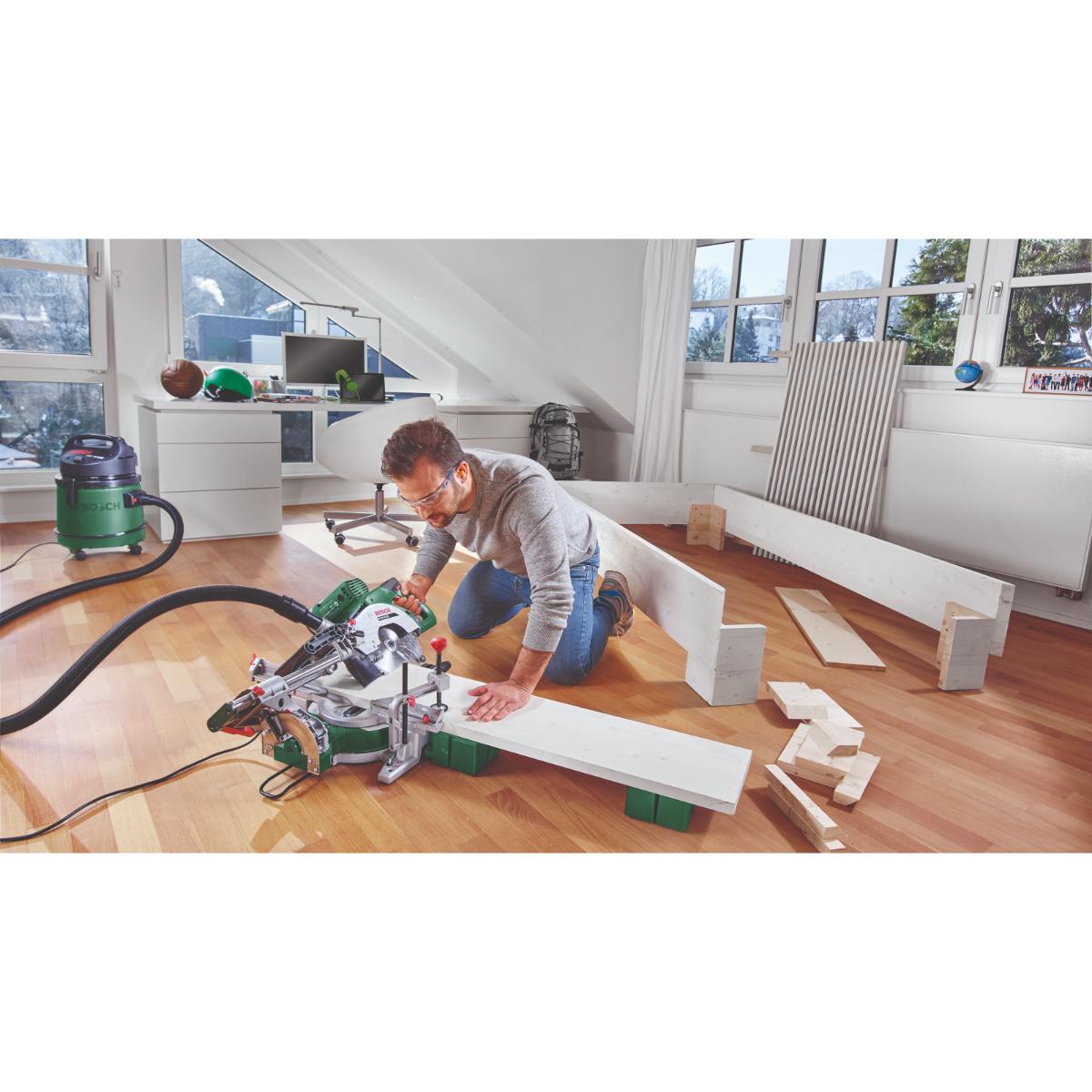 Bosch Kapp- und Gehrungssäge PCM 8 SD