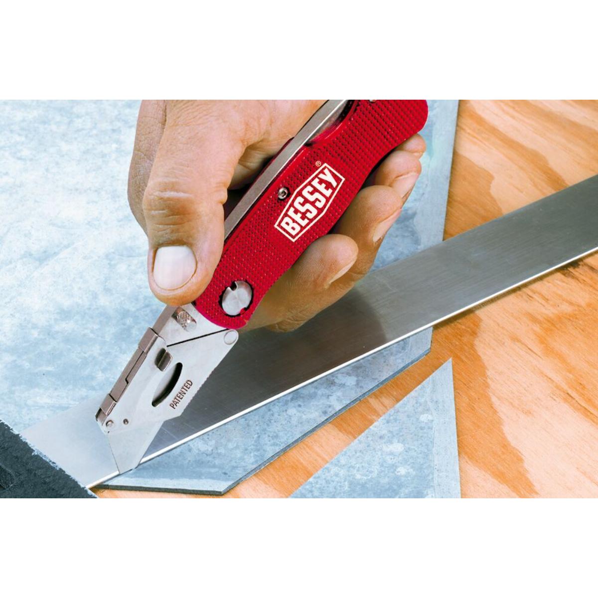 BESSEY Cuttermesser mit Aluminiumgriff