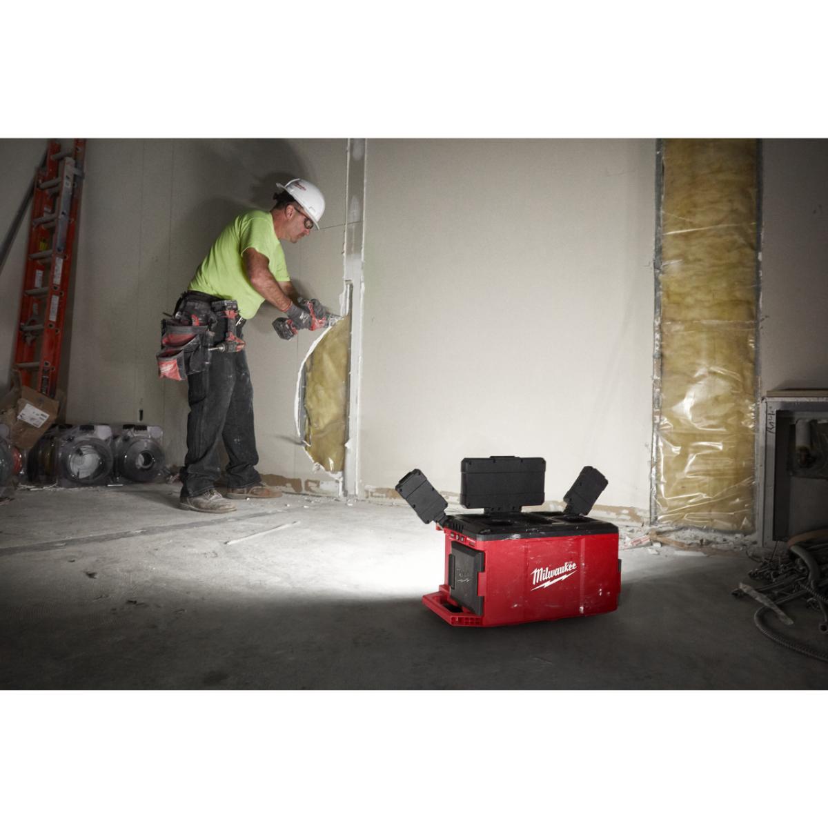 Milwaukee M18™ PACKOUT™ Akku-Leuchte mit Ladefunktion M18 POALC-0