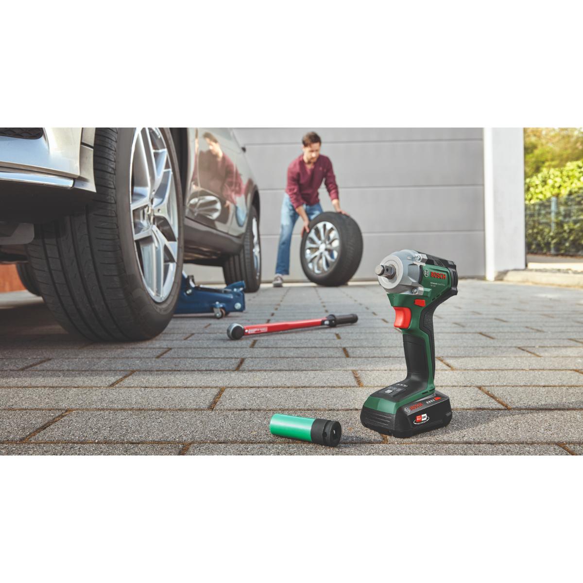 Bosch Combo Kit 18VUniversalImpactDrive+UniversalPump, 1x PBA 18V 2.0Ah+PBA 18V 4.0Ah
