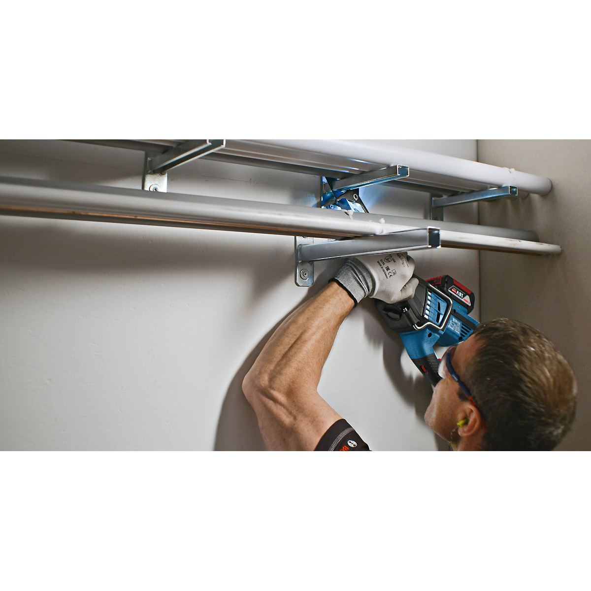 Bosch Akku-Säbelsäge GSA 18 V-32, Solo Version, Handwerkerkoffer