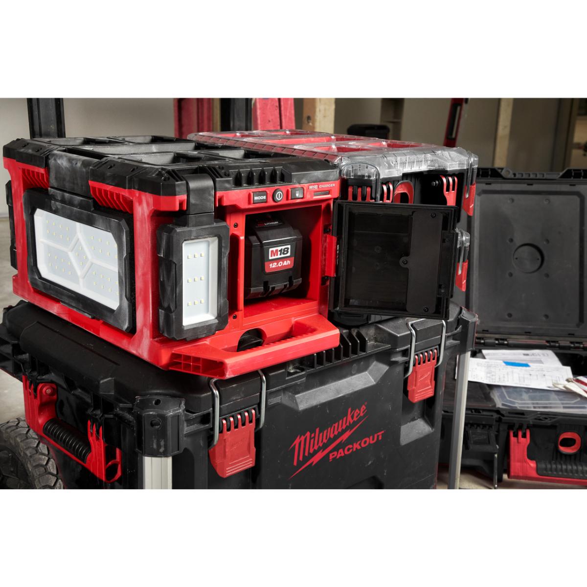 Milwaukee M18™ PACKOUT™ Akku-Leuchte mit Ladefunktion M18 POALC-0